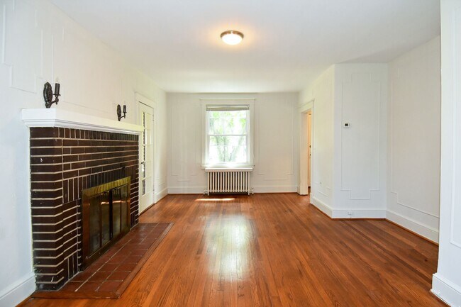 Building Photo - 633 24th St S