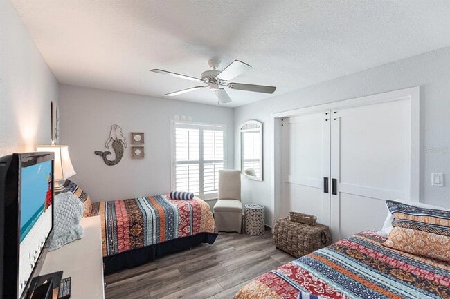 Building Photo - 6154 Midnight Pass Rd