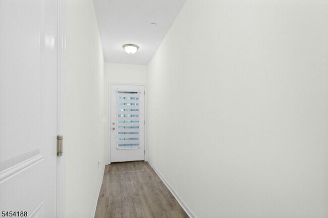 Building Photo - 62 Parkside Ln