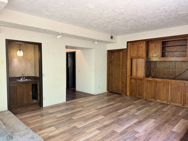Building Photo - 4 Bed 2.5 Bath House with yard in McLaren Ranch