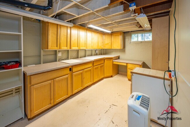 Building Photo - 2407 NE Skidmore St