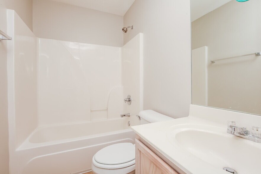 Building Photo - 7375 Ole Nottingham Dr