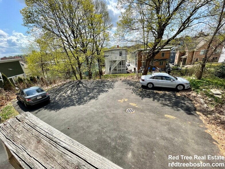 Building Photo - 24 Lawn St