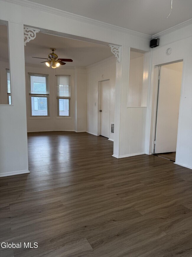 Building Photo - 26 Kinloch Ave