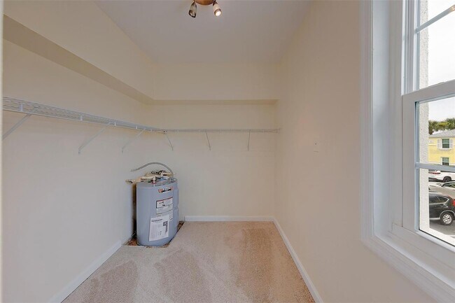 Building Photo - 222 Pompano Dr SE