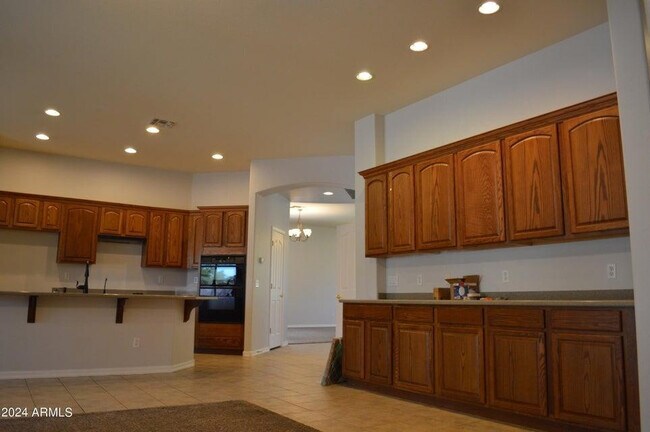 Building Photo - 4132 E Carriage Ct