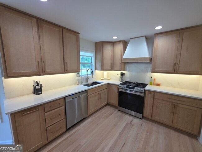 Building Photo - 100 Bedford Forrest Dr
