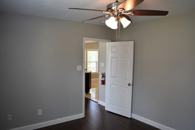 Building Photo - 1519 W 12th St