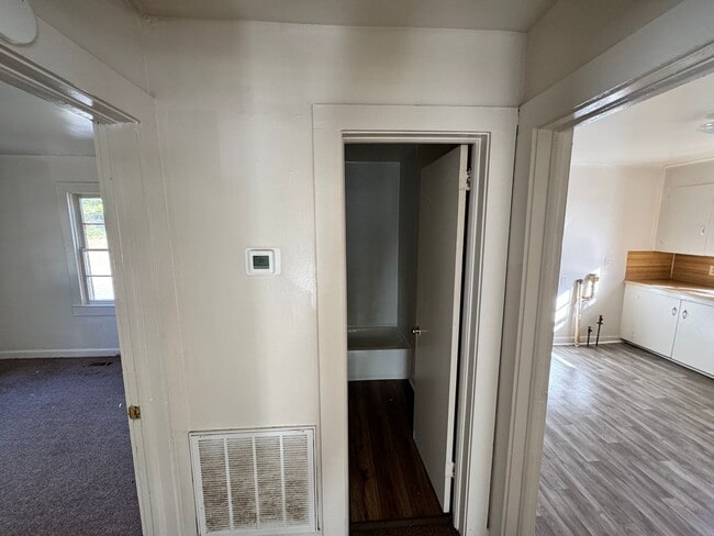 Building Photo - 2/1 in City of Shelby