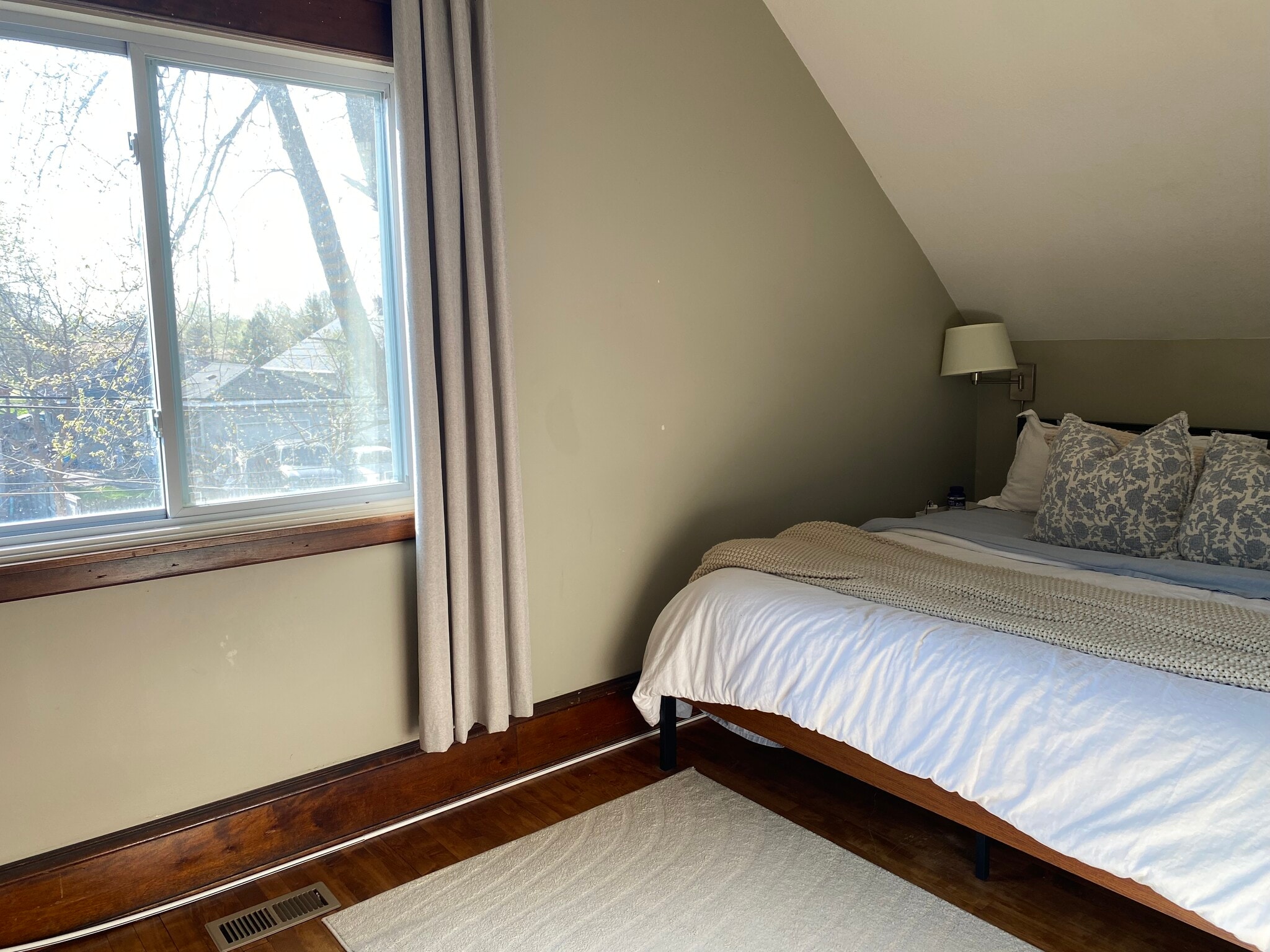 Building Photo - 3318 Tyler St NE