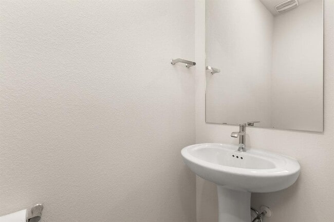 Building Photo - 140 New Hvn St