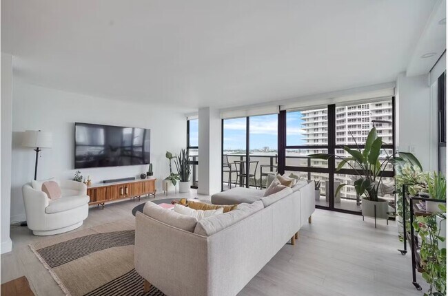 Living room - 600 NE 36th St