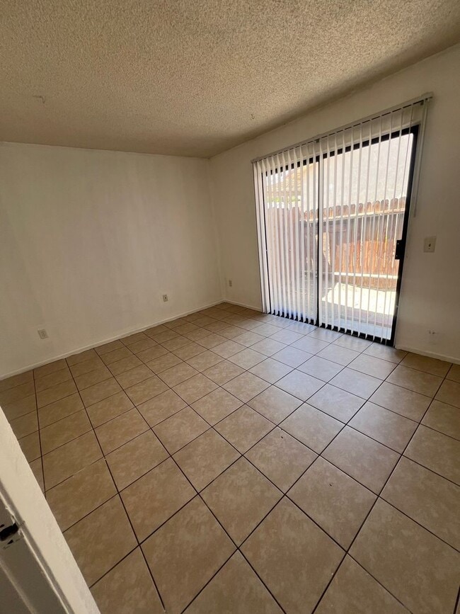 Building Photo - 2-Bedroom Apartment in Desert Hot Springs,...