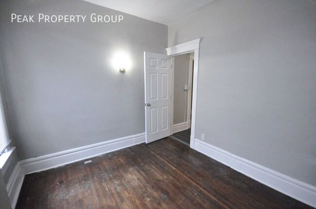 Building Photo - Available Fall 2025! 3 bedroom apartment l...