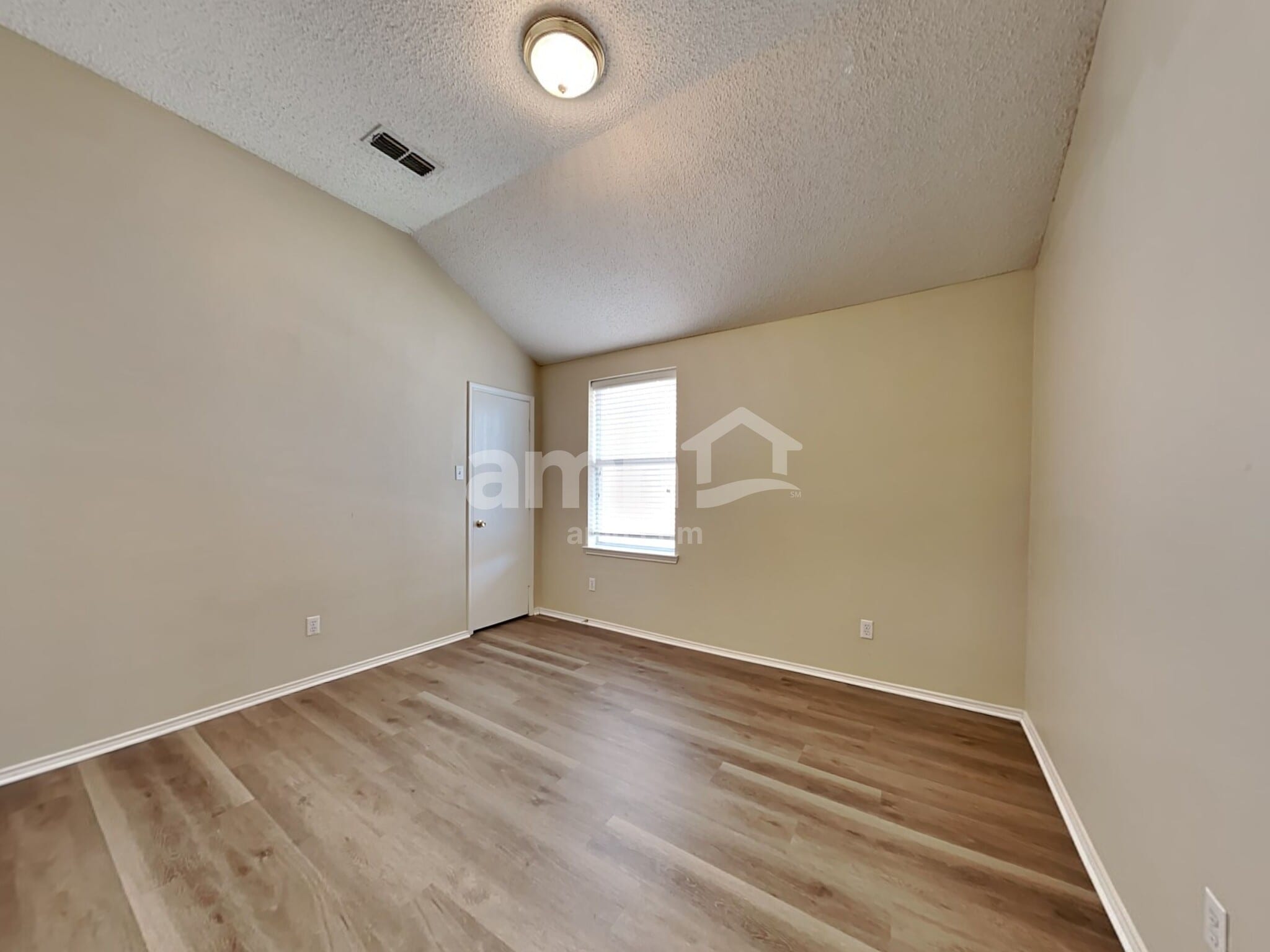 Building Photo - 517 Pinto Ln