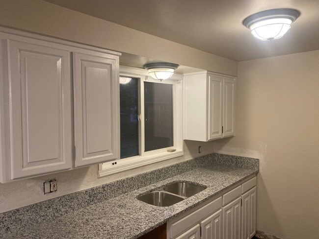 Building Photo - Beautifully Updated 4-Bedroom Home with Large Fenced Yard & Fire Pit