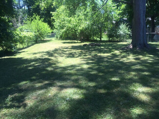 Building Photo - $1499 Charming, remodeled 3-Bed/1-Bath Ran...