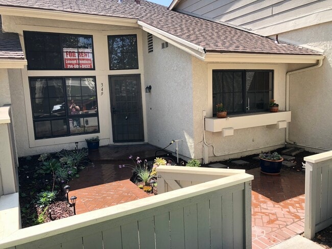 Building Photo - 2 Bdrm Condo in the Gated Saratoga Community
