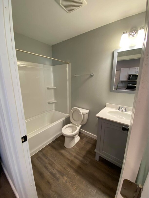 Building Photo - 1638 B Ave NE