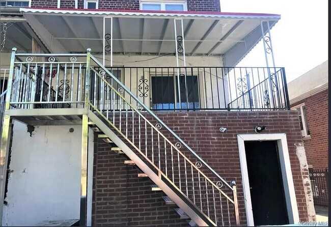 Building Photo - 1574 Paulding Ave