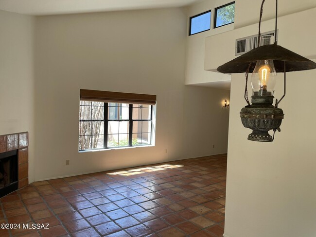 Building Photo - 5380 N Calle Del Rocio