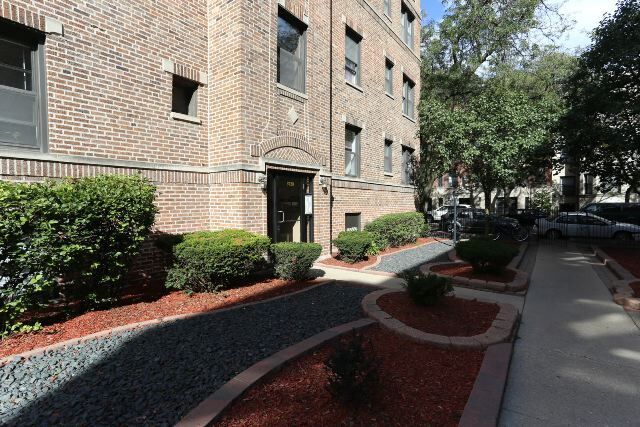 Primary Photo - 3731 N Pine Grove Ave