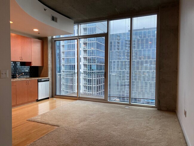 Building Photo - 301 Demonbreun St