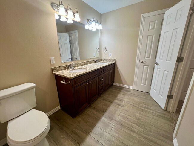 Building Photo - Beautiful 3B/2B Townhome in Chaffee Crossi...