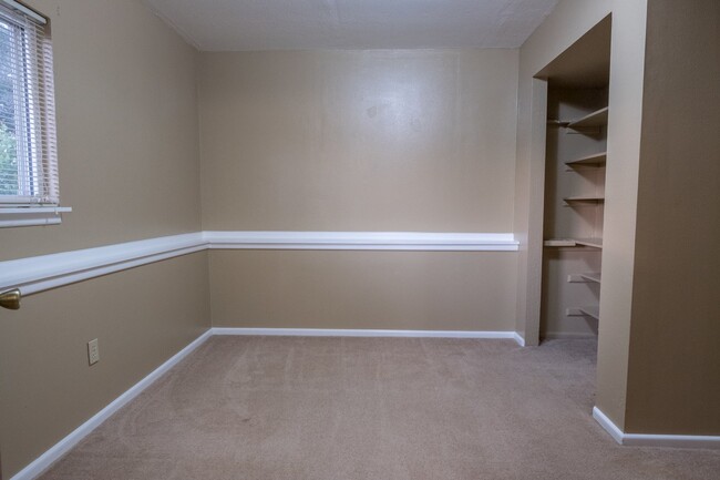 Building Photo - Charming 3-Bedroom Home with Stunning Pike...