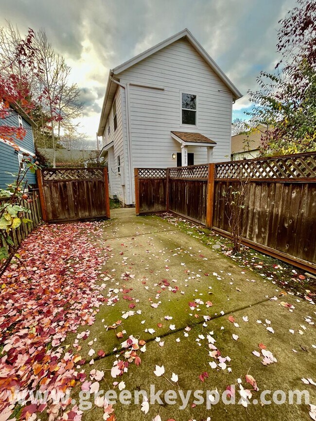 Building Photo - 3-Bedroom, 1.5-Bathroom House near Kenton Park, Off-Street Parking, Fenced Yard, Washer and Dryer