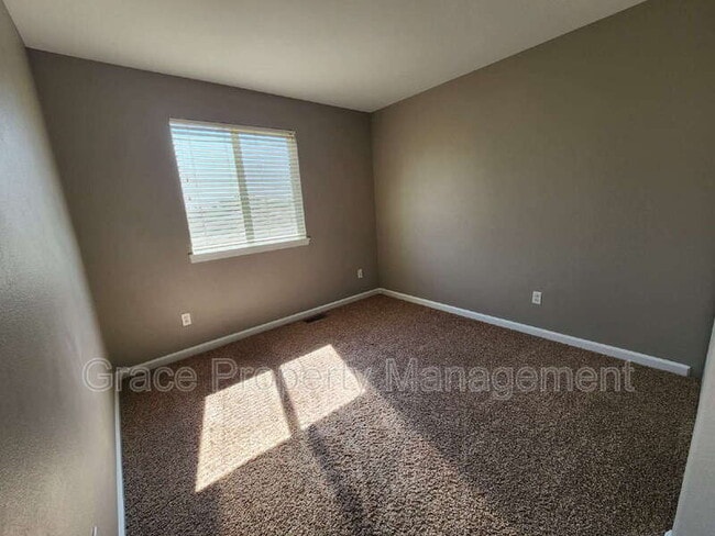 Building Photo - 553 Arbor Dr