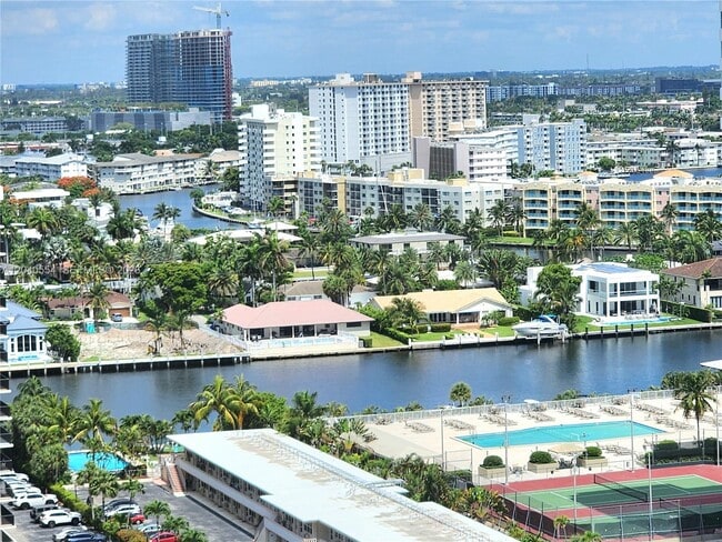 Building Photo - 2030 S Ocean Dr