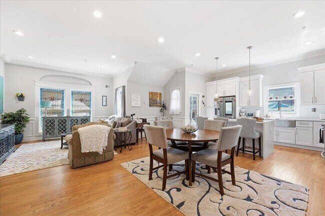 Building Photo - 41 Bentley Ave