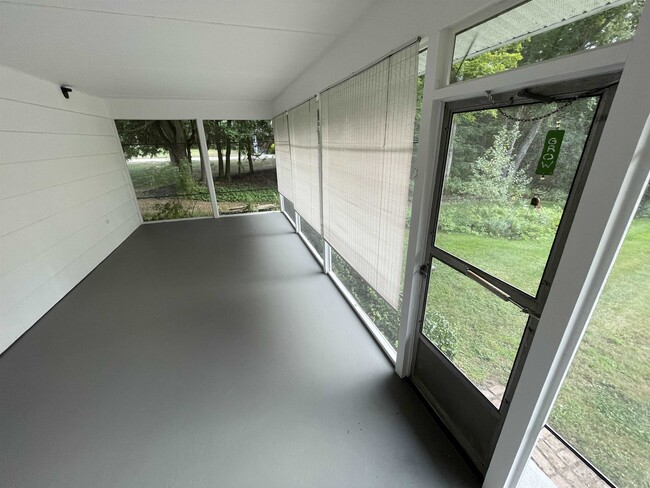 Building Photo - 1128 Town Line Rd