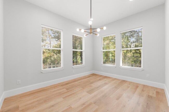 Building Photo - 3532 White Oak Point Dr