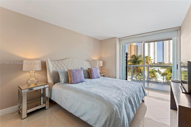 Building Photo - 16500 Collins Ave