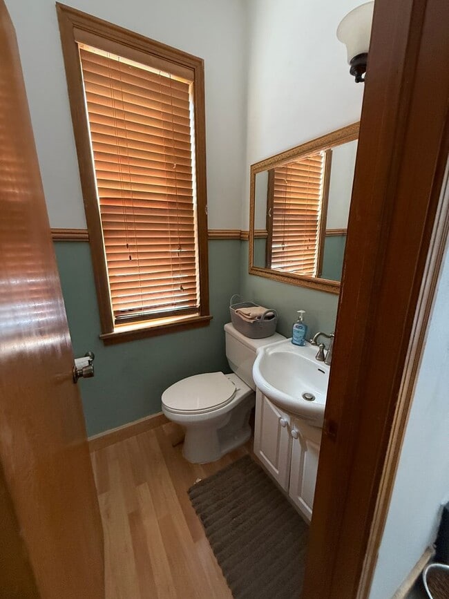 Building Photo - Four Bedroom House in La Crosse