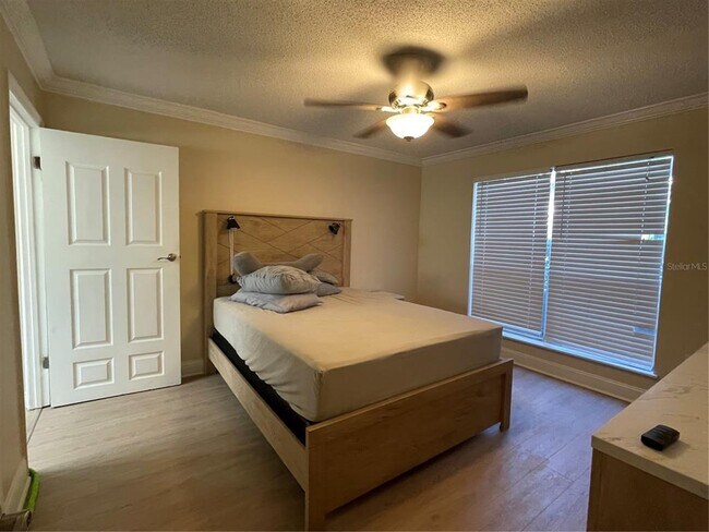 Building Photo - 9481 Highland Oak Dr