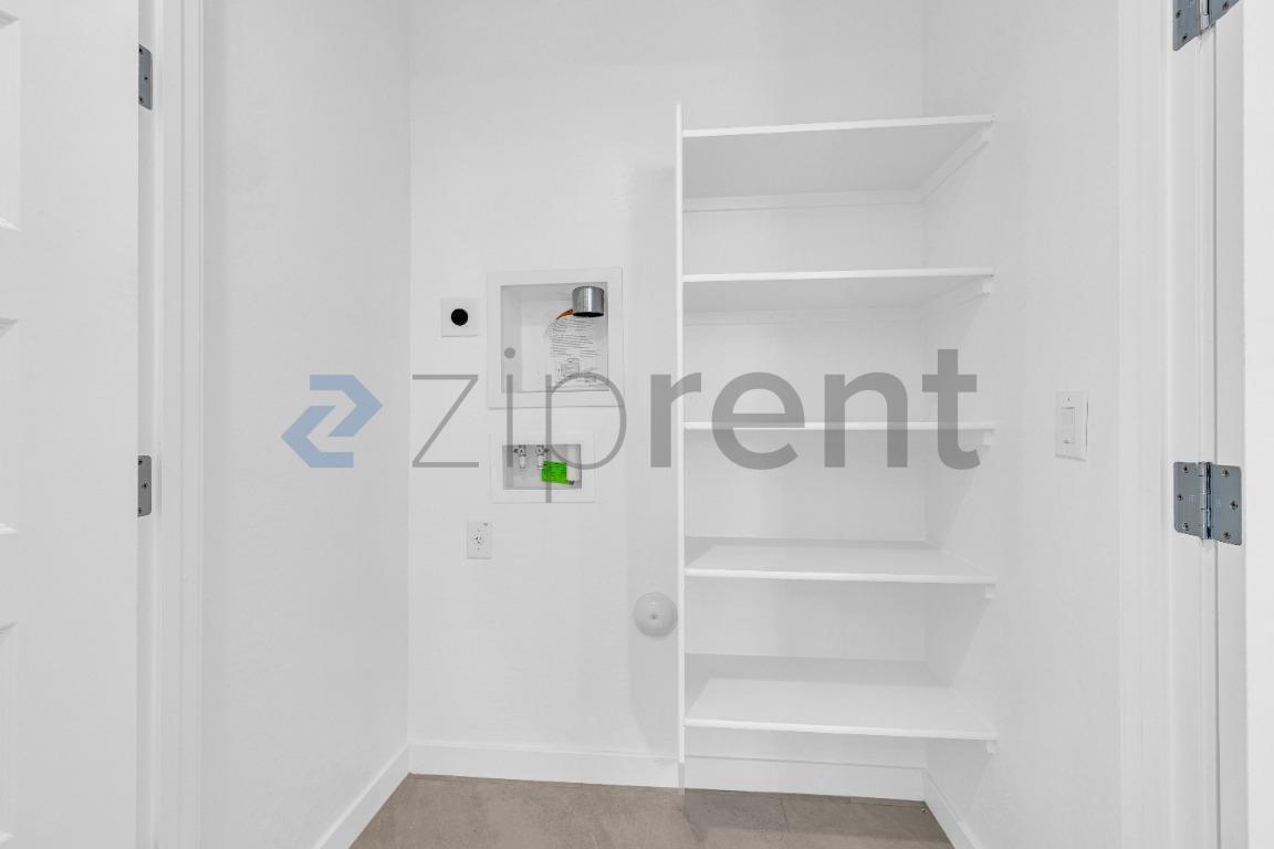 Building Photo - Unit