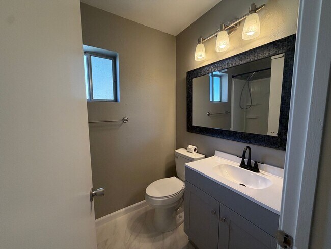 Building Photo - 4937 Sunburst Dr