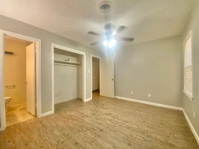 Building Photo - NOW AVAILABLE - Great 3 bedroom 2 bath nea...