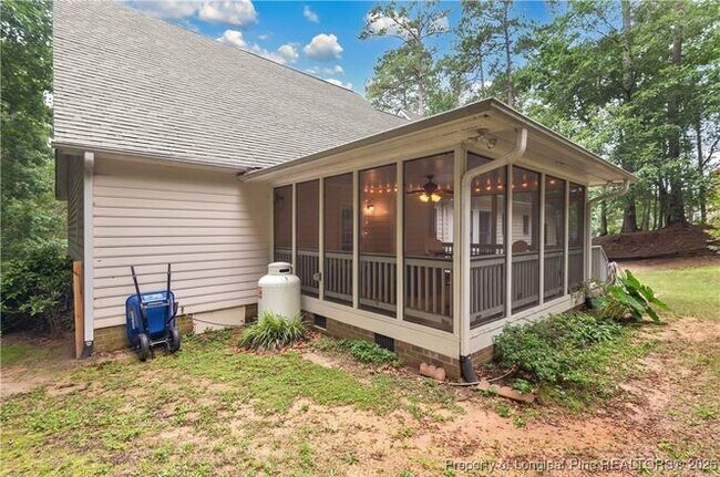 Building Photo - 427 Newburgh Dr