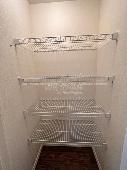 Building Photo - 2900 SW Amberwood Ave