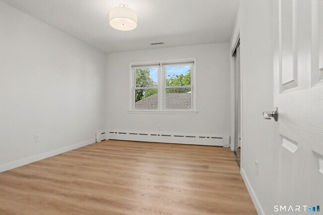 Building Photo - 92 Burwood Ave