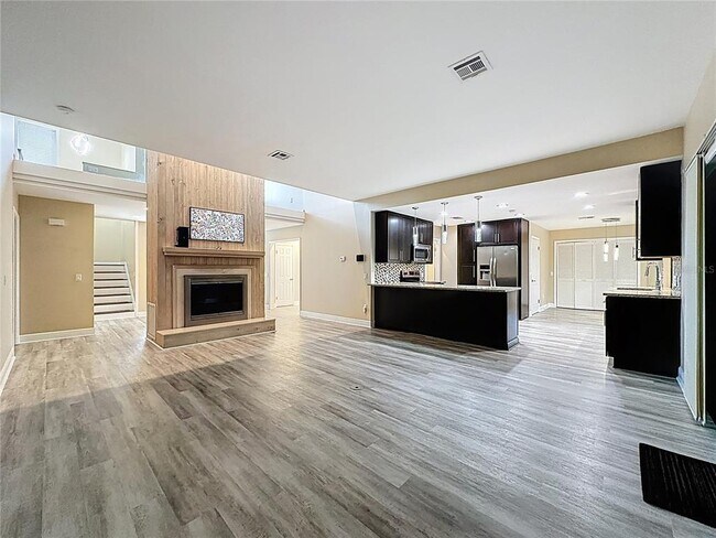 Building Photo - 6846 Lake View Dr