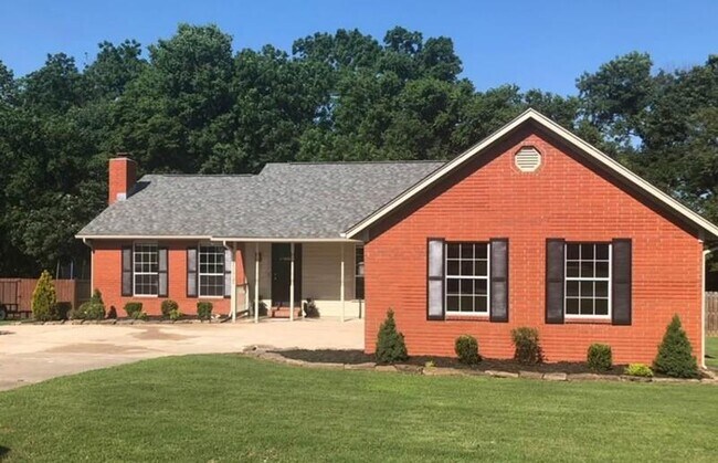 Primary Photo - 215 Bluff Dr