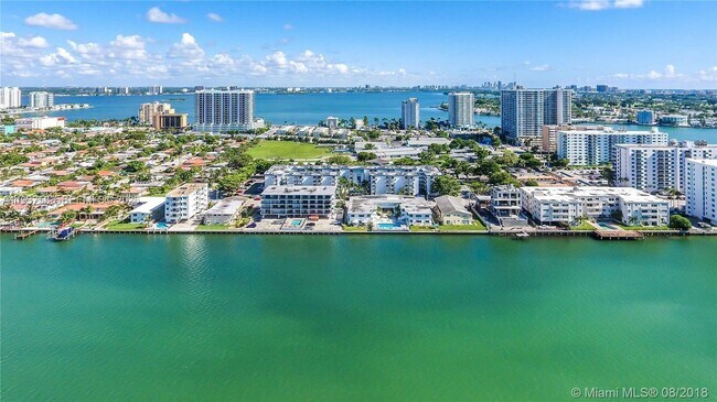 Building Photo - 1801 S Treasure Dr