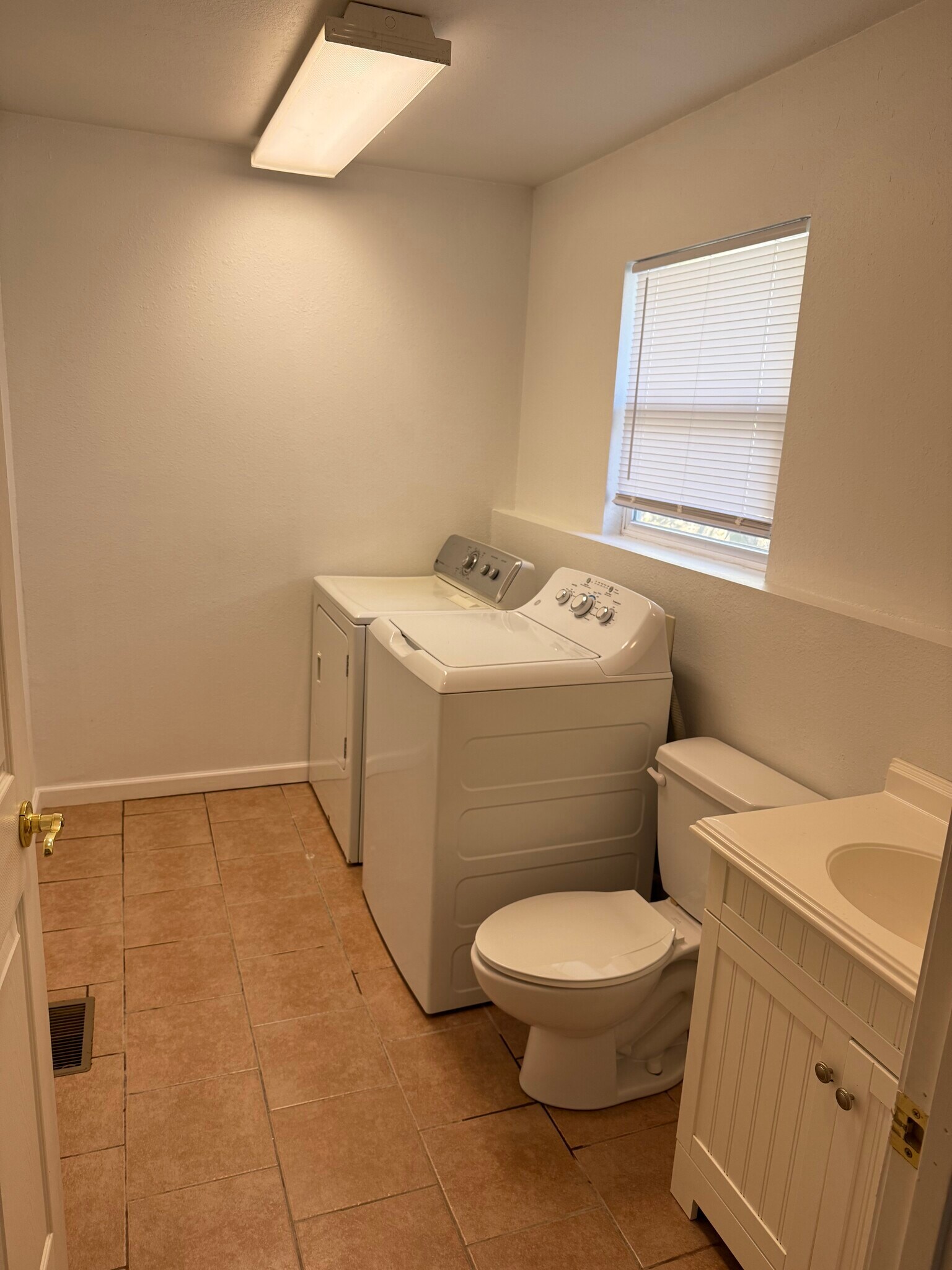 Building Photo - 805 4th St