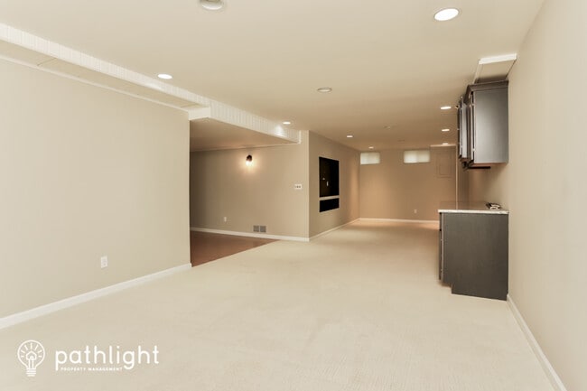 Building Photo - 903 Wellesley Pl Dr