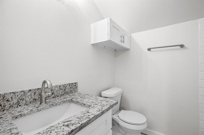 Building Photo - 7520 Uray Dr